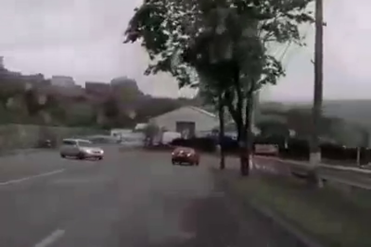 Vitezomanul Gică a scăpat mașina de sub control pe varianta Zorilor - Mănăștur - VIDEO