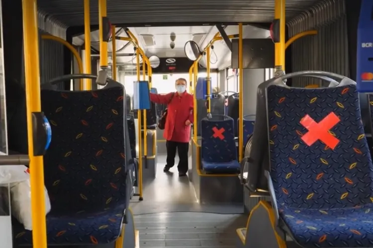 Emil Boc e fericit că e primar în Cluj și oamenii respectă regulile în autobuze