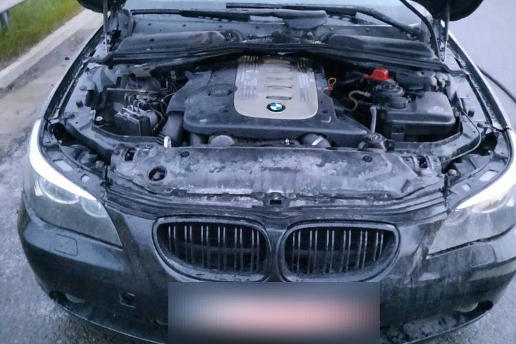 BMW turat la maxim a luat foc pe Autostrada Transilvania - FOTO