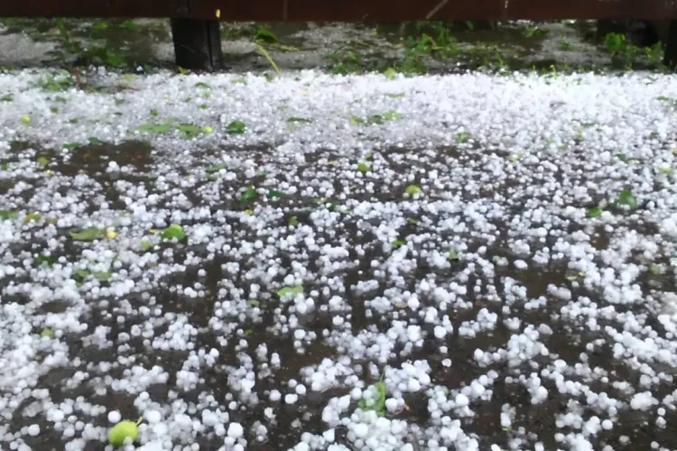 Un nou avertisment de grindină la Cluj! Ce localități sunt afectate