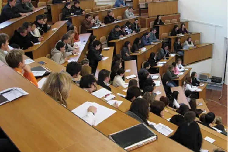 Scrisoare către profesorii universitari și studenții, care cer examene clasice, în săli, pentru elevi, dar ei au scăpat fără