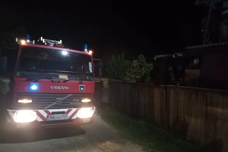 Incendiu la o gospodărie din Tăuți. Totul a pornit de la instalația electrică FOTO