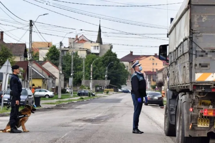 Razie de amploare la Huedin pentru a verifica respectarea măsurilor impuse de starea de alertă. Câte amenzi s-au dat FOTO