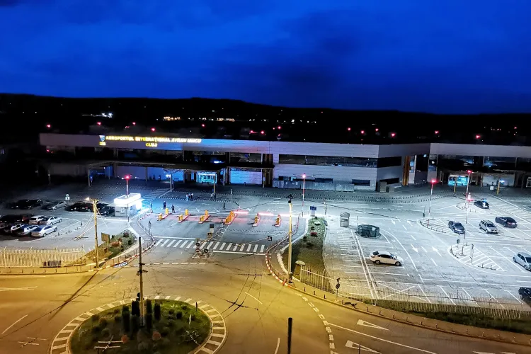 Parcarea de la Aeroportul Cluj a fost modernizată. Urmează să oprească și autobuzul la terminal - VIDEO   