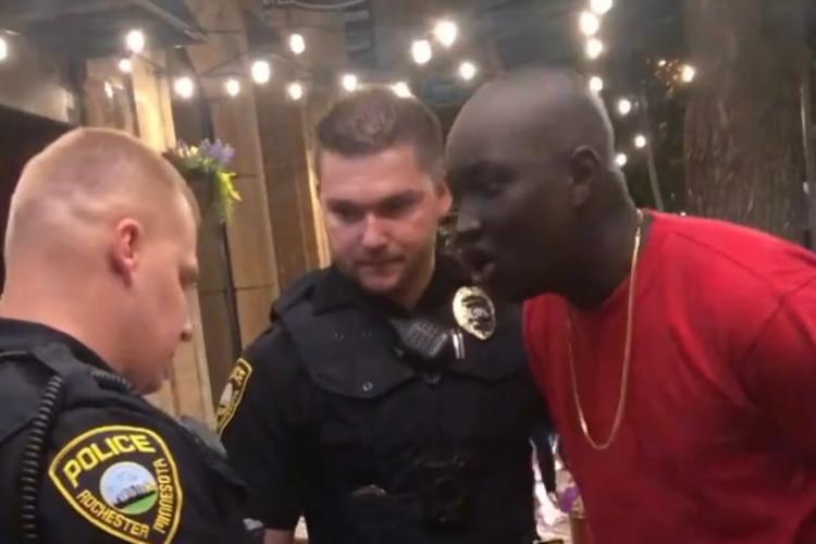 Rasism și abuz! Ce se întâmplă când poliția arestează un bărbat de culoare, care ar fi de fapt agent FBI - VIDEO