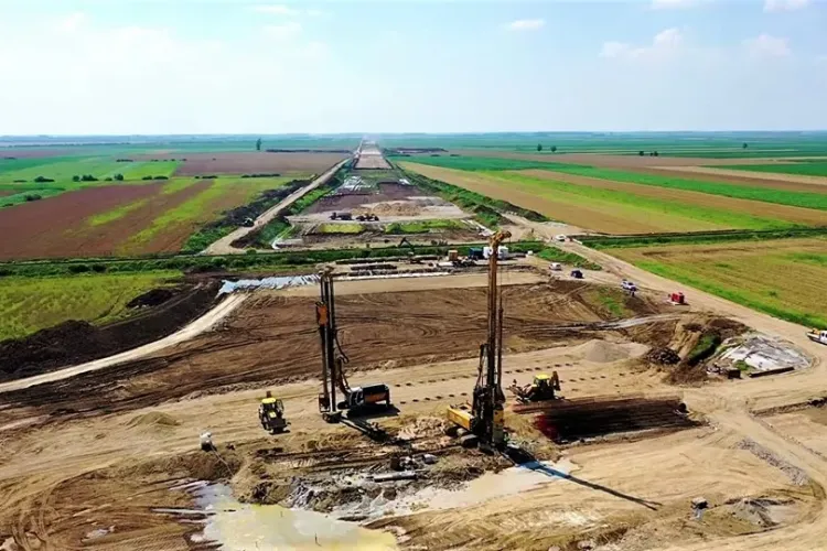 Românii întorși acasă, chemați să muncească la construcția de autostrăzi