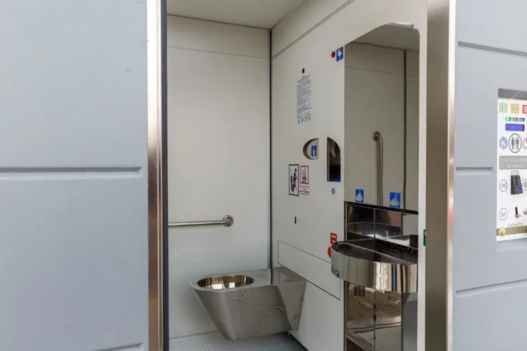 Toalete moderne în parcurile clujene. Se curăță singure FOTO