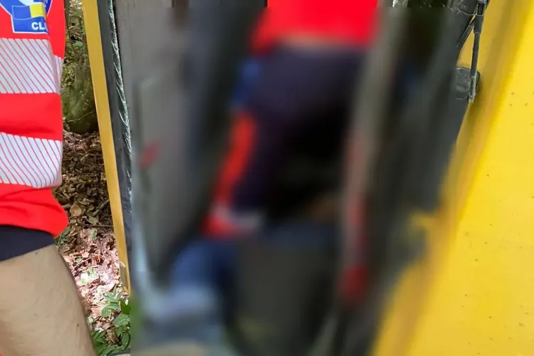 Accident grav la ieșire din Cluj-Napoca, spre Gheorgheni! Un bărbat a rămas cu capul prins între camion și sol - FOTO/VIDEO