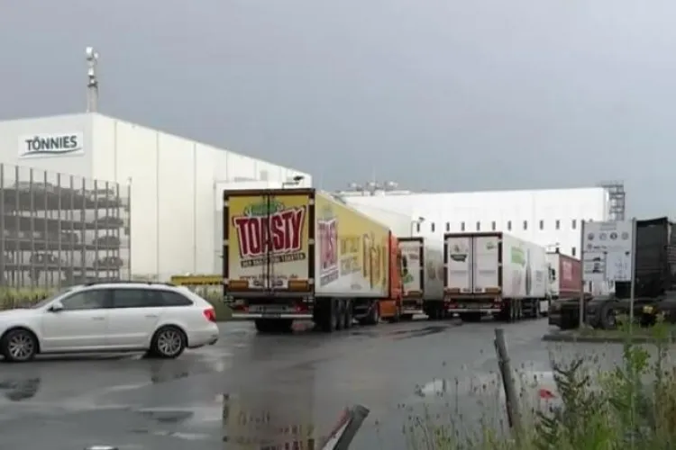 996 de români din Germania, de la cel mai mare abator, infectați cu coronavirus