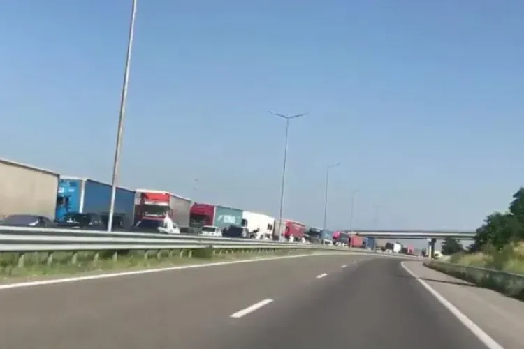 Flux special de intrare în Grecia pentru mașinile din UE. E haos la graniță