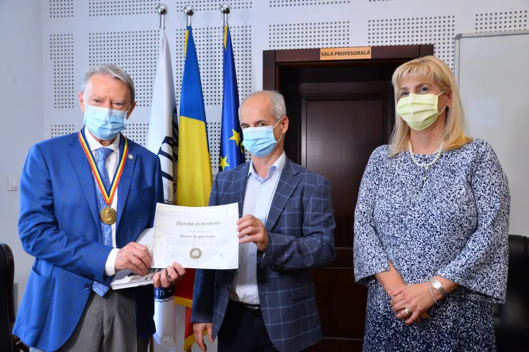 Profesorul Nicolae Hâncu, distins de UMF Cluj cu Medalia ”Iuliu Hațieganu” la aniversarea vârstei de 80 de ani