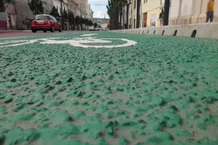 Bicicliștii clujeni critică pista de biciclete de pe Ferdinand: În campionatul național de bătaie de joc, Clujul vrea pe podium