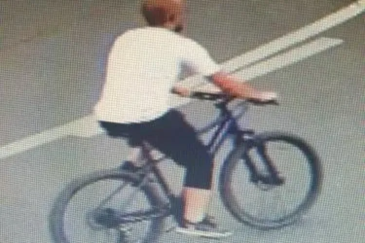 Biciclistul care a lovit o fetiță pe stradă în Mărăști s-a predat de unul singur