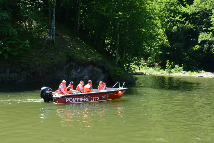 Câte amenzi au dat polițiștii în urma raziei de la Tarnița FOTO