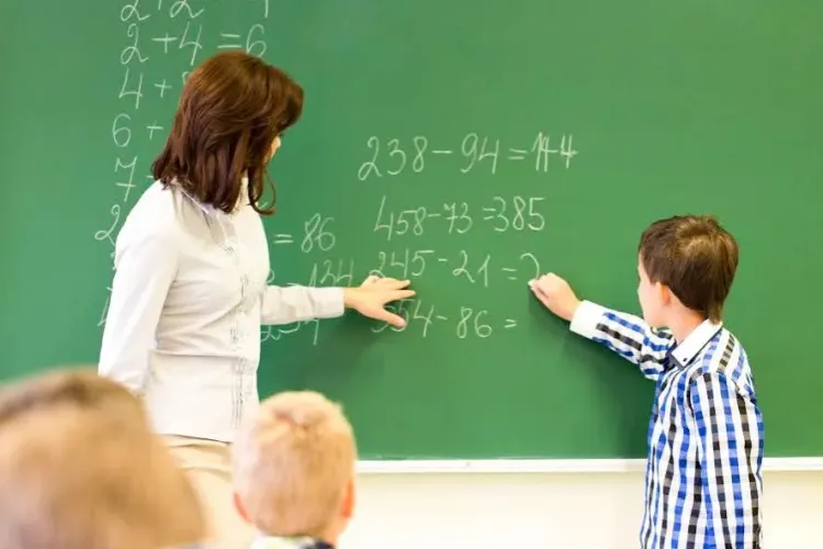 Opt universități, inclusiv UBB Cluj, vor organiza programele universitare de master didactic