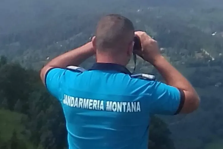 Clujence salvate de jandarmi după ce s-au rătăcit pe munte. Plecaseră la cules de ciuperci