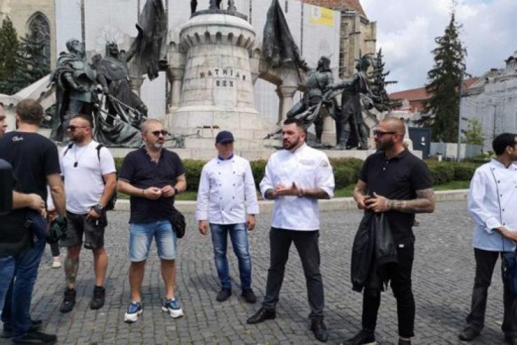 Bucătarii au protestat în centrul Clujului! Cer să fie lăsați să lucreze