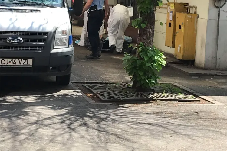 Imagini de groază în Piața Mărăști. Un bărbat a murit pe stradă - FOTO