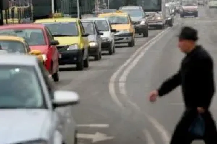 Clujean la un pas de moarte din cauza neatenției! A traversat neregulamentar și a fost lovit de mașină