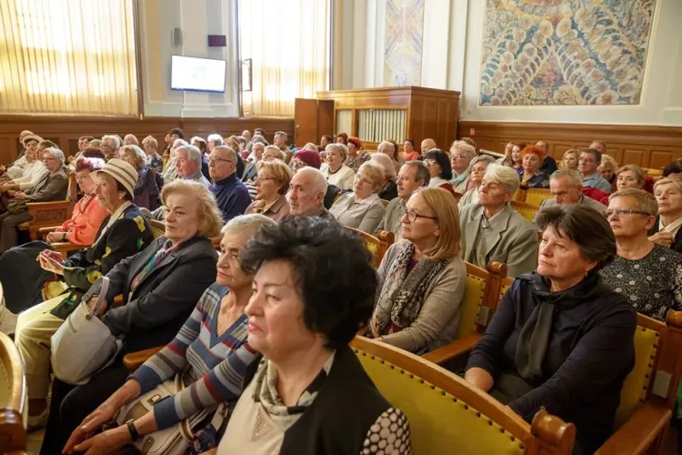 Învățarea nu are vârstă - cursuri de sănătate, teatru sau economie pentru seniorii clujeni 