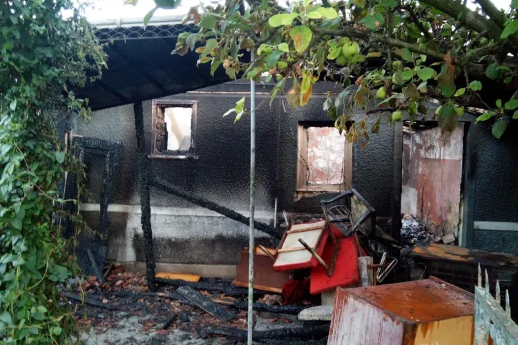 Două case au fost cuprinse de flăcări în Viișoara. Au flost stinse după patru ore de intervenții FOTO