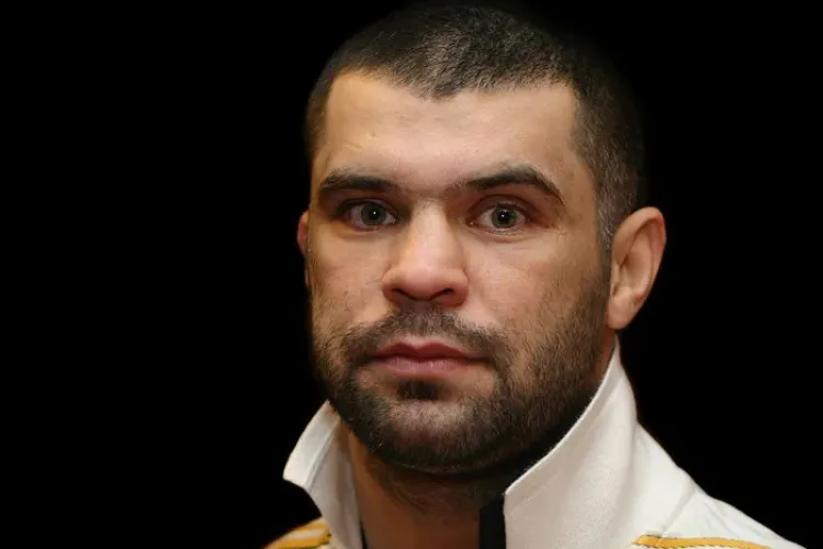 Daniel Ghiță îi face praf pe fițoșii de pe litoral: ”Tot acasă ajungeți la sarmale și fasole. Fomistele care atârnă de un Făt Frumos…”   