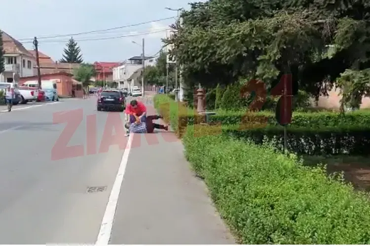 Bătaie în plină stradă la Câmpia Turzii. S-au luat la pumni în centrul orașului VIDEO