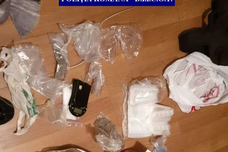 Percheziții la traficanții de droguri din Cluj. Șapte persoane au fost reținute FOTO