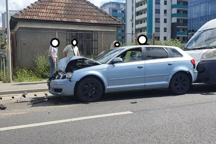 Accident între o mașină și o dubă pe drumul Florești - Cluj FOTO