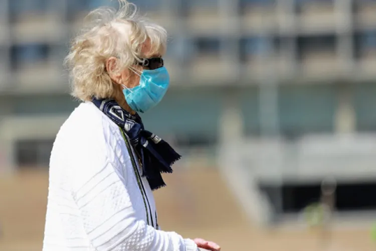 Cluj: Se va impune purtarea măștii în zonele aglomerate. Care sunt acestea