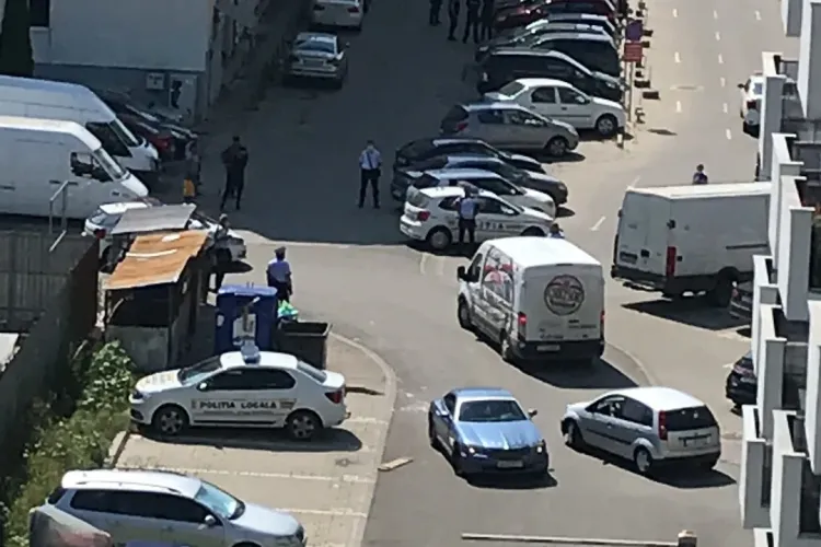 Romii terorizează clujenii pe Bulevardul Muncii! O căruță condusă de copii a acroșat o mașină în timp ce fugea de Poliție - FOTO