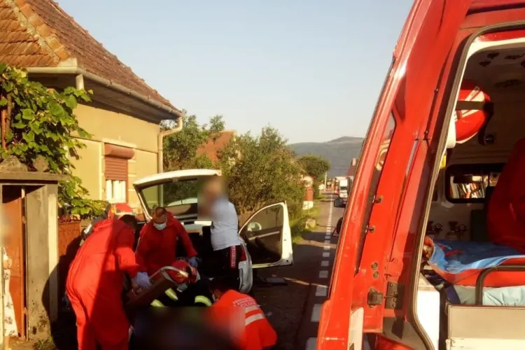 Accident cu victime la Negreni. Două persoane au ajuns la spital FOTO