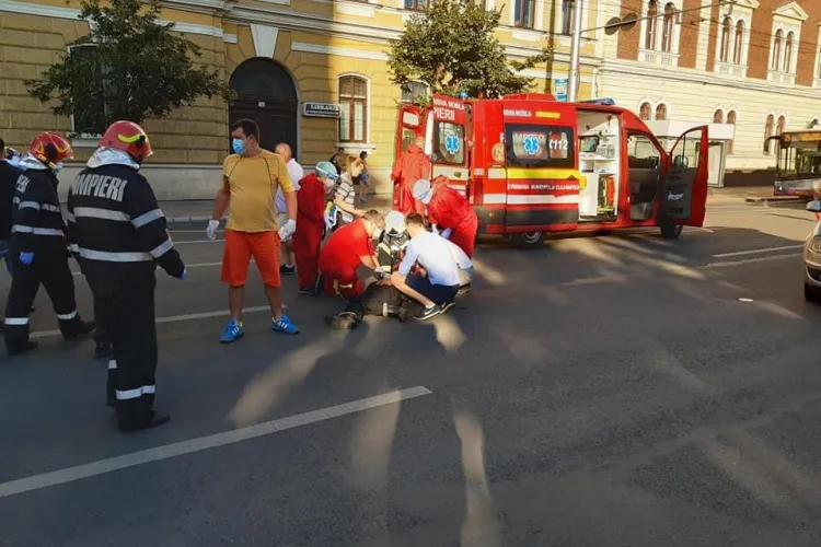 Pieton lovit de mașină în centrul Clujului. A ajuns la spital FOTO 