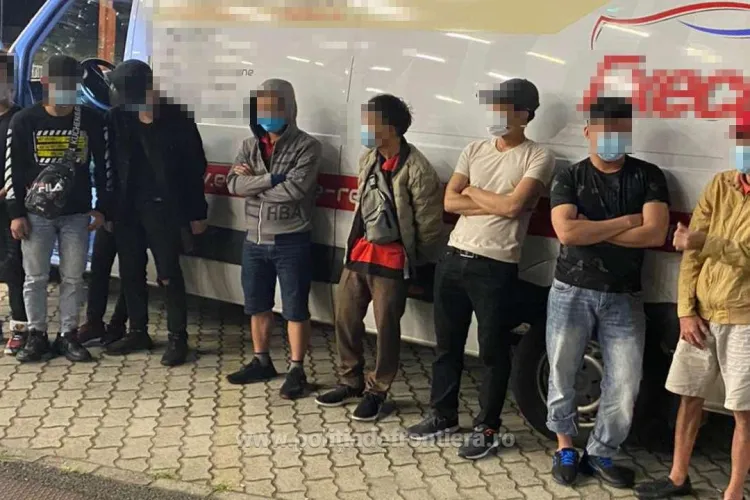 Nouă vietnamezi ascunși într-o mașină cu pufuleți, depistați la Vama Nădlac - FOTO