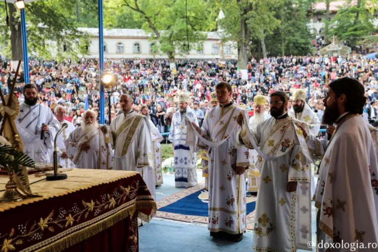 Programul slujbelor de la Mănăstirea Nicula 2020. Slujbele încep în 10 august și se termină în 15 august