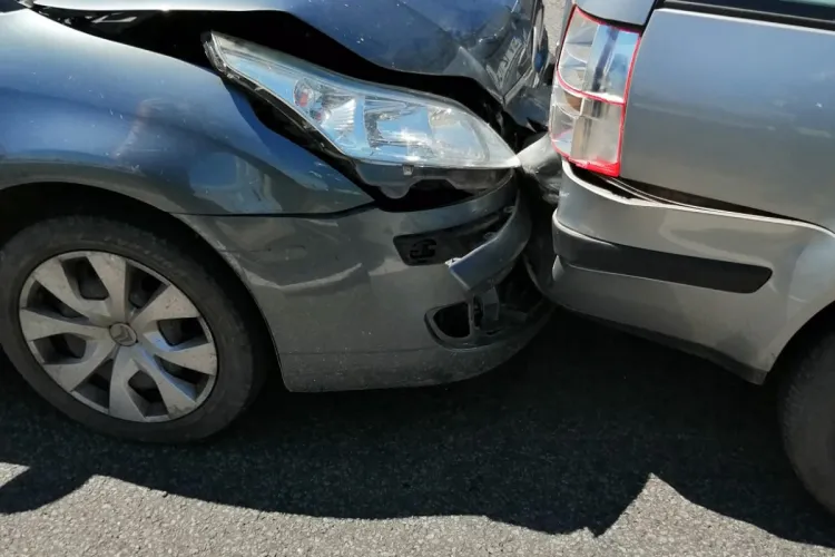 Accident pe Varianta Vâlcele-Apahida, cauzat de un șofer neatent. O femeie gravidă a ajuns la spital FOTO