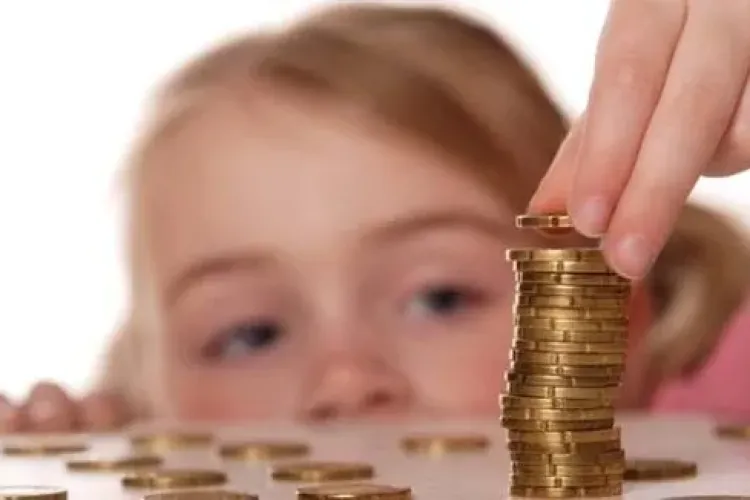 Guvernul decide azi dacă se măresc alocațiile copiilor