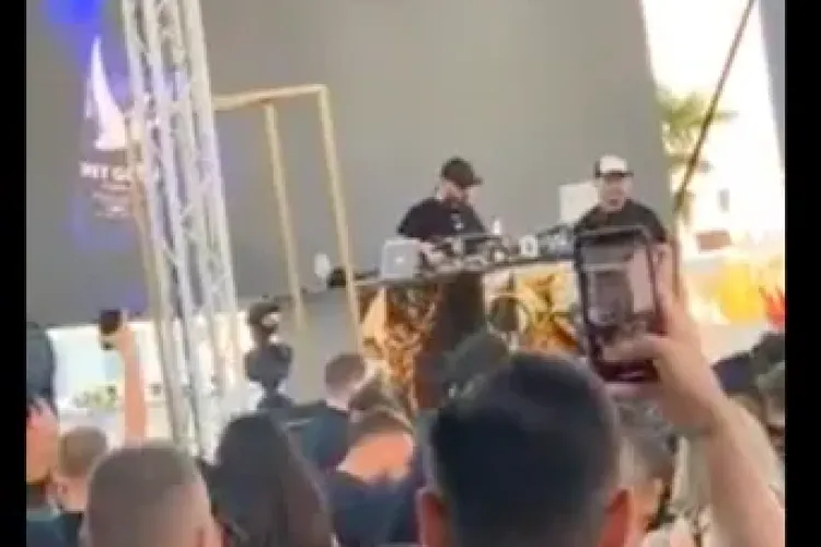 Amendă la un club de fițe din Mamaia, după ce la un concert al lui Puya au participat peste 500 de persoane VIDEO