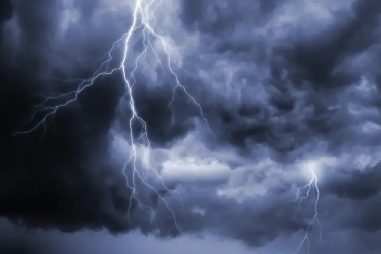 Clujul, sub cod portocaliu de furtuni. Ce anunță meteorologii 