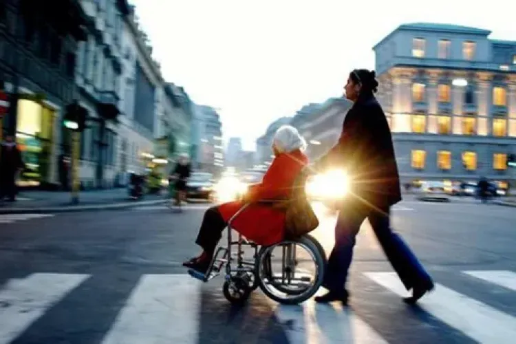 Româncele care îngrijesc bătrâni în Italia luate în vizor, după explozia de cazuri de coronavirus în România   