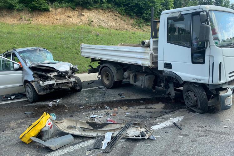 UPDATE: Accident mortal pe Centura Vâlcele - Apahida. Un șofer a murit iar un pasager a ajuns la spital FOTO