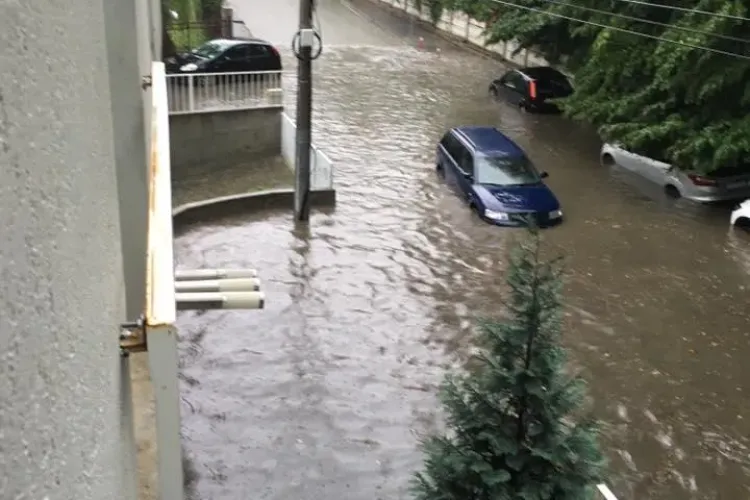 Iarăși ploi! Avertizare meteorologică COD PORTOCALIU până în 26 iulie. Vezi HARTA