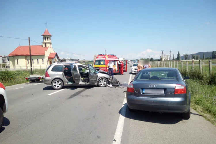 Accident grav la Bonțida. O persoană a rămas încarcerată FOTO