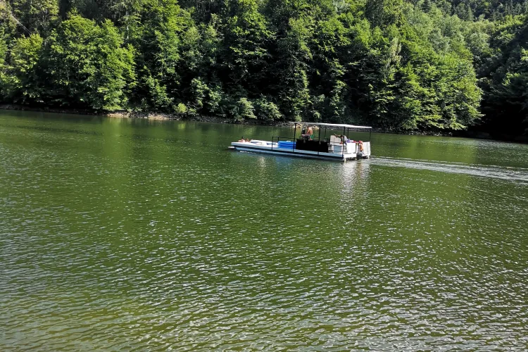 Pe lacul Tarnița e petrecere toată vara! Prințișorii Clujului se distrează ca pe litoral - VIDEO