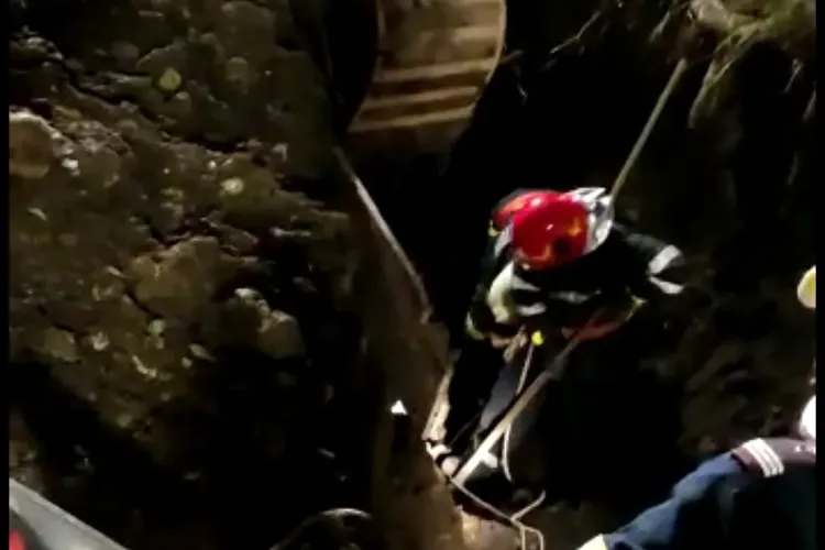 Intervenție dramatică la Tureni, jud. Cluj! Un bărbat a murit după ce a fost prins sub un mal de pământ: Am săpat și cu mâinile goale - VIDEO 