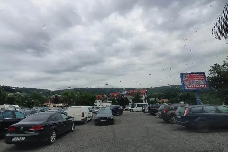 Control la la Vila Tusa, în Făget, după sesizarea că se adună prea mulți oameni: ”Nu au fost constatate nereguli” - FOTO   