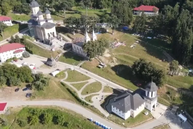 Imagini din DRONĂ de la Mănăstirea de la Nicula - VIDEO   