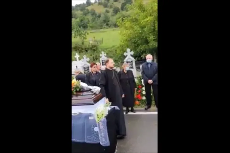 Preotul de la Tăuți care a certat enoriașii la o înmormântare pentru că nu și-au plătit locul de veci, sancționat de Arhiepiscopie 