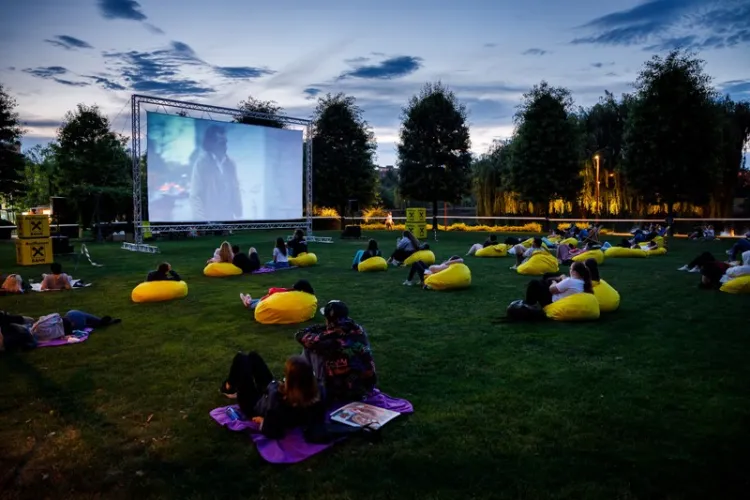 Kebab-uri delicioase, baclava, gözleme, su börek sau cafea la nisip. Toate în acest weekend la târgul de la Iulius Parc