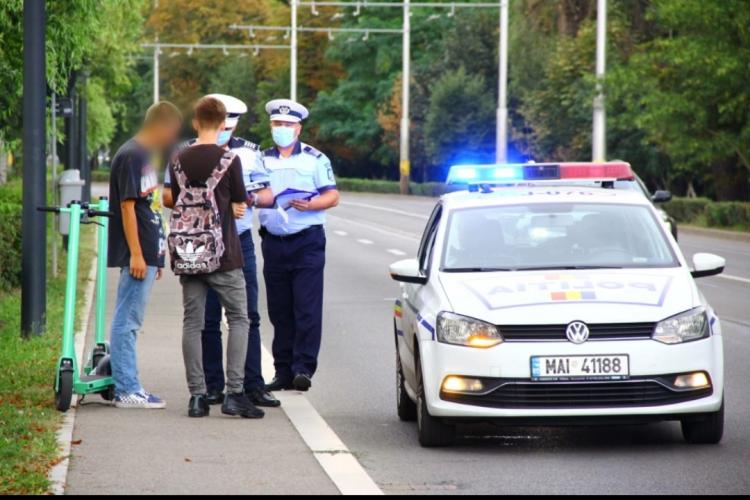 Razie în trafic pe principalele artere din Cluj-Napoca! Mai mulți conducători de trotinete electrice au fost amendați